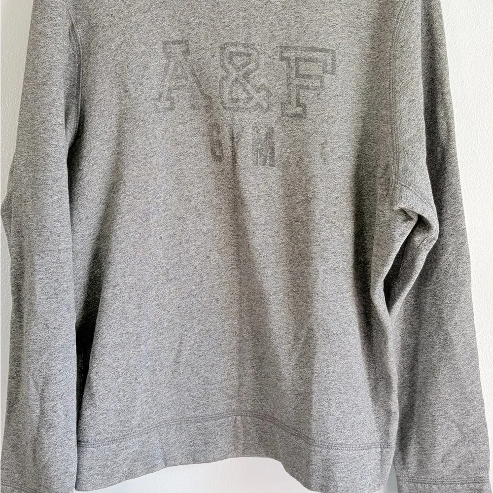 Abercrombie‎ & Fitch Men's Heather Gray Crewneck Sweater